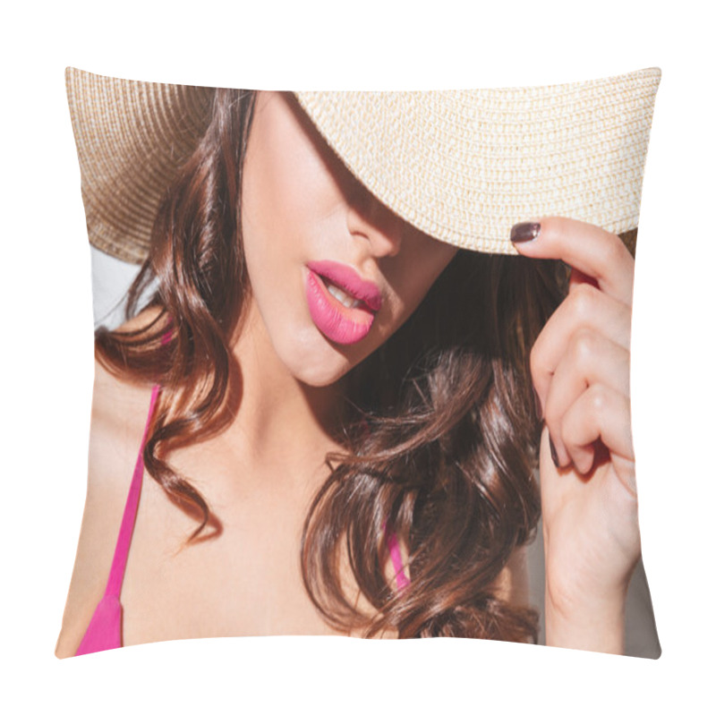 Personality  Close-up Portrait Of An Attractive Woman In Beach Hat Pillow Covers