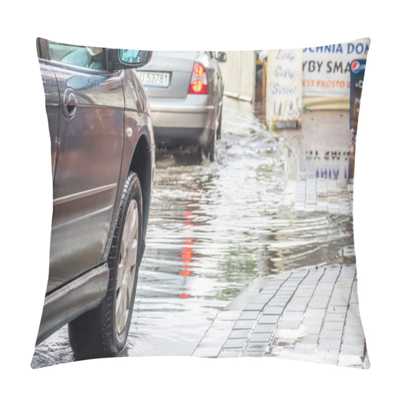 Personality  Car On A Flooded Street Pillow Covers