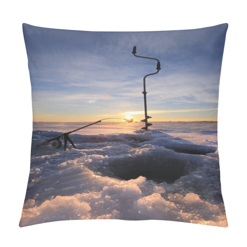 Personality  Winter Landscape Fishermen Catch Fish On A Frozen River At Sunset Pillow Covers