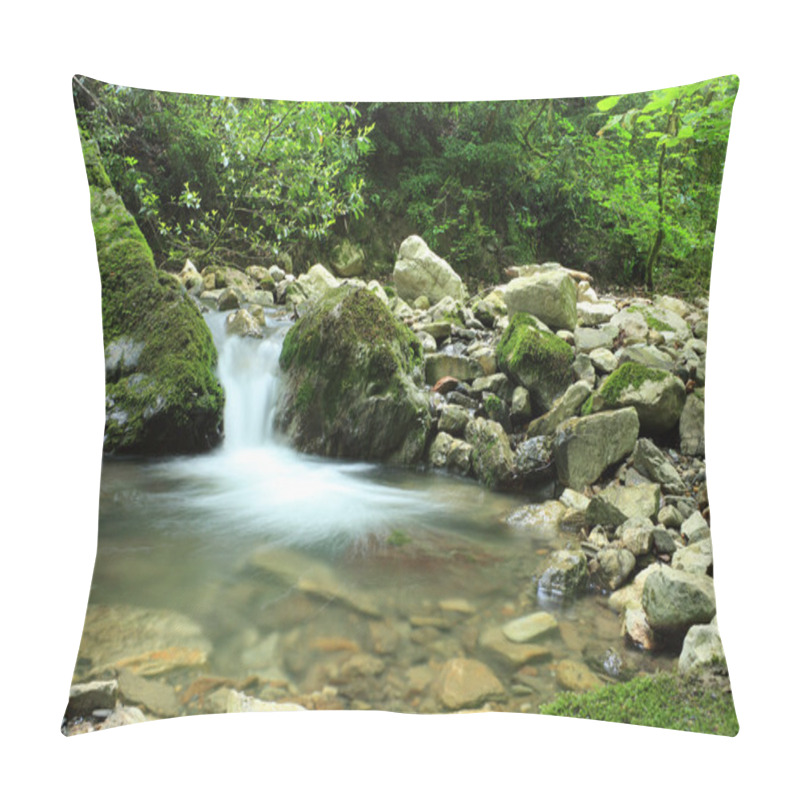 Personality  Purely Clean Mountain Stream Pillow Covers