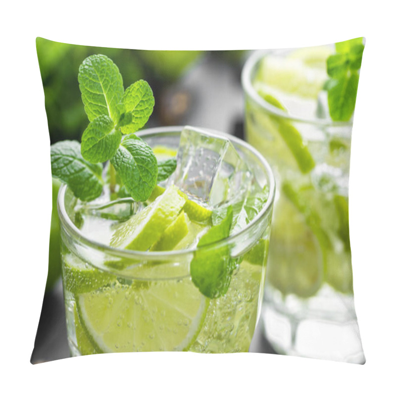 Personality  Summer Mint Lime Refreshing Cocktail Mojito With Rum And Ice In Glass Pillow Covers