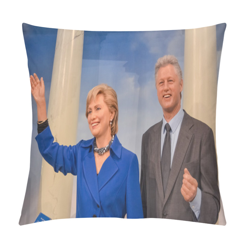 Personality  Bill And Hillary Clinton Wax Figures In Madame Tussaud's Museum In New York Pillow Covers