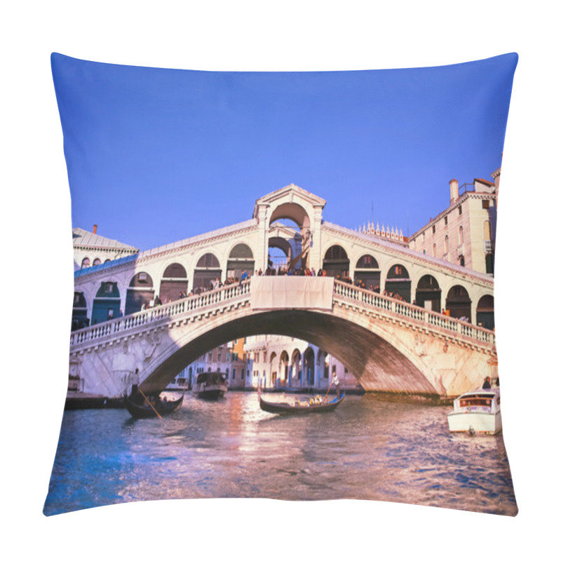 Personality  Rialto Bridge In Venice Pillow Covers