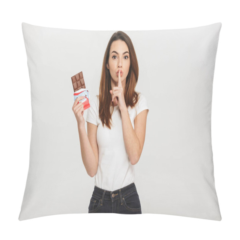 Personality  Portrait Of A Pretty Young Woman Pillow Covers