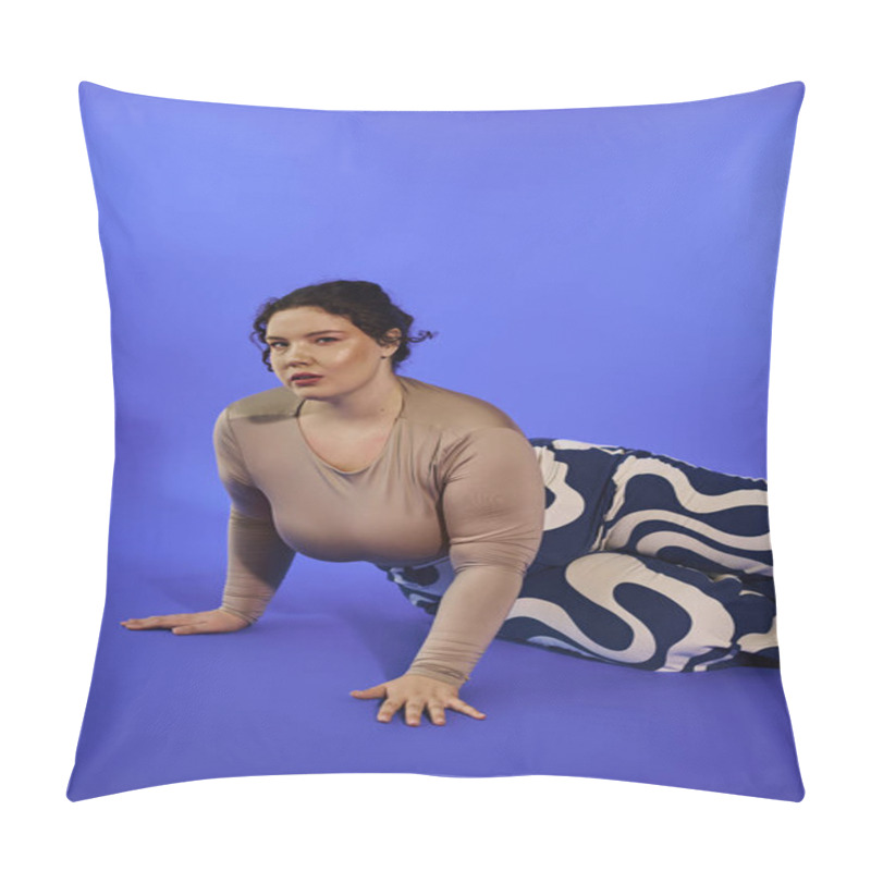 Personality  A Stunning Plus Size Woman Showcases Her Elegance In A Flowing Outfit, Expressing Confidence. Pillow Covers