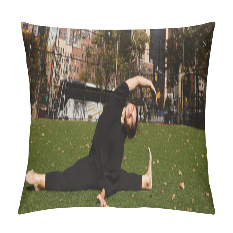 Personality  A Young Woman Performs A Graceful Dance Move In A New York City Park. Pillow Covers