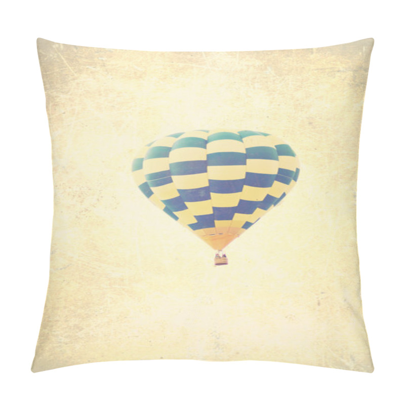 Personality  Textured Hot Air Balloons In Flight Pillow Covers