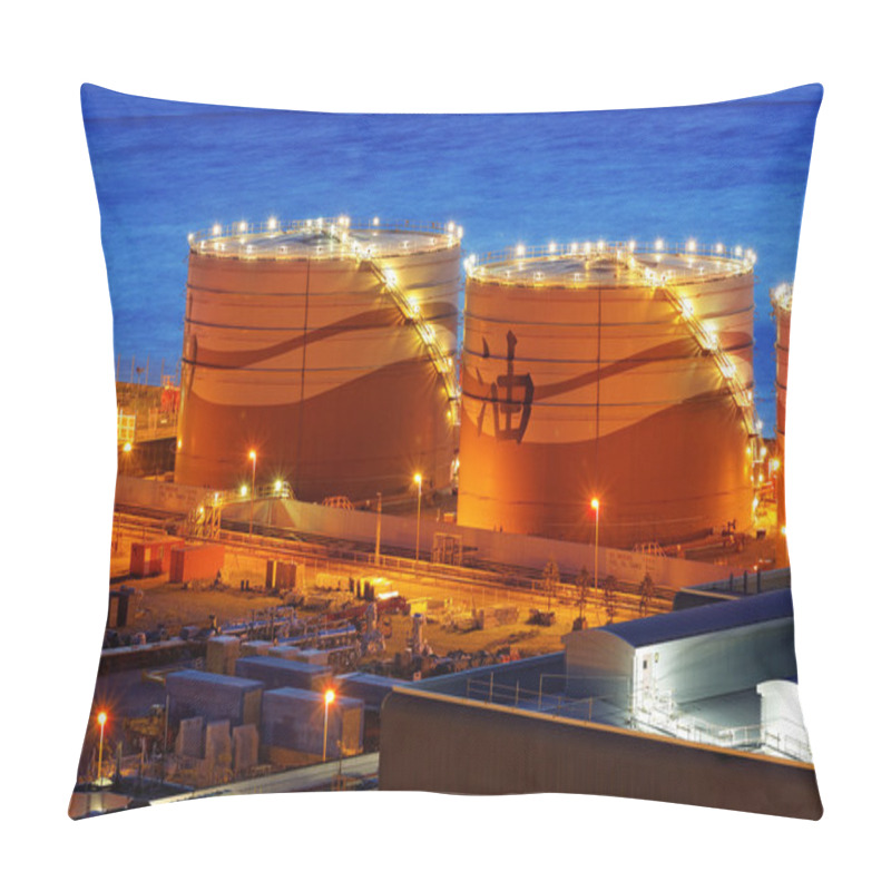 Personality  Oil And Gas Refinery At Twilight - Petrochemical Factory Pillow Covers