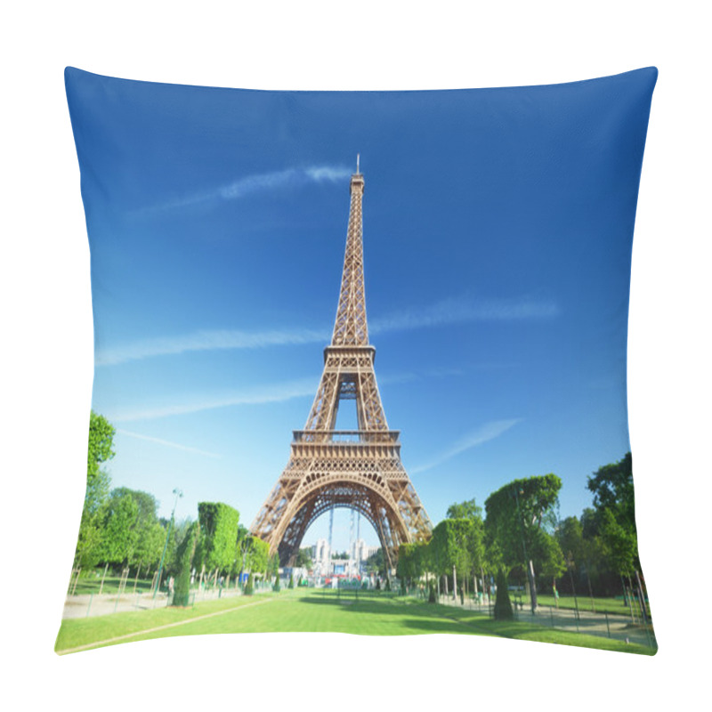 Personality  Eiffel Tower, Paris. France. Pillow Covers