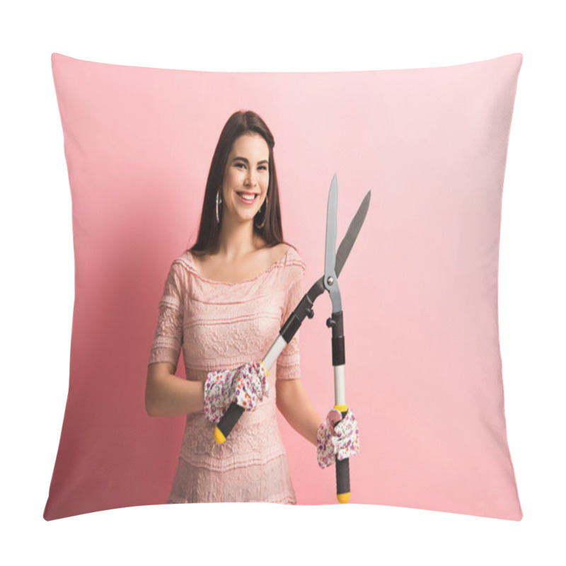 Personality  Smiling, Elegant Girl In Working Gloves Holding Gardening Scissors On Pink Background Pillow Covers