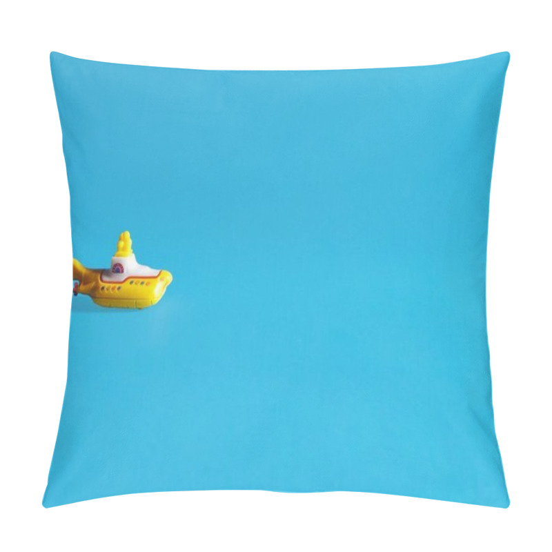 Personality  A Vibrant Yellow Toy Submarine On A Bright Blue Background. Pillow Covers