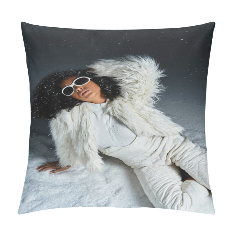 Personality  A Fashionable Woman Lounges In The Snow, Showcasing Her Stunning Winter Outfit And Glamorous Style. Pillow Covers