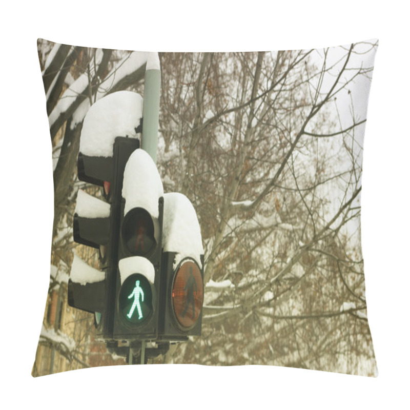 Personality  Traffic Light Under Snow Pillow Covers