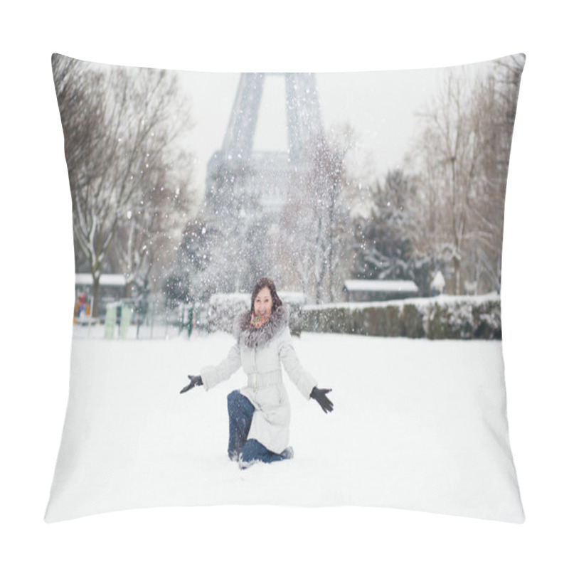 Personality  Cheerful Young Girl Enjoying Winter Day In Paris Pillow Covers