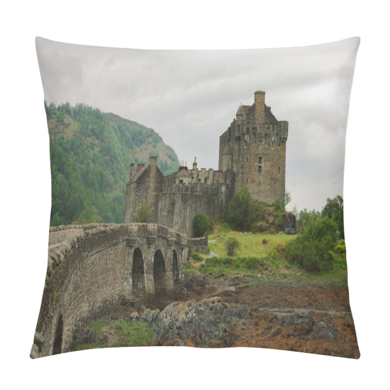 Personality  Eilean Donan Castle Pillow Covers