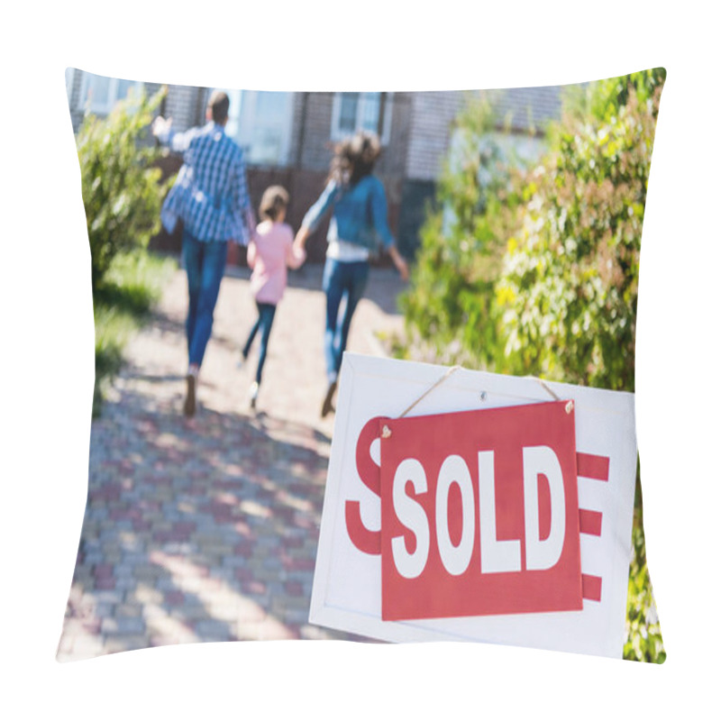 Personality  Family Running To New House Pillow Covers