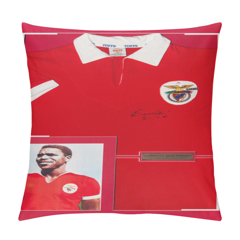 Personality  T-shirt With Authentic Autograph Eusebio Pillow Covers