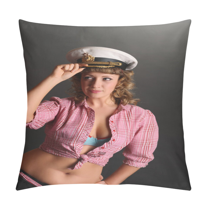 Personality  Beautiful Woman In A Captains Hat Pillow Covers