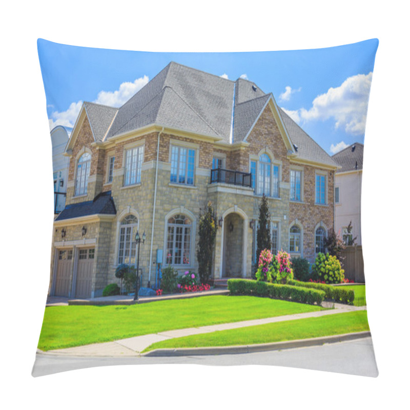 Personality  Luxury Houses In North America Pillow Covers