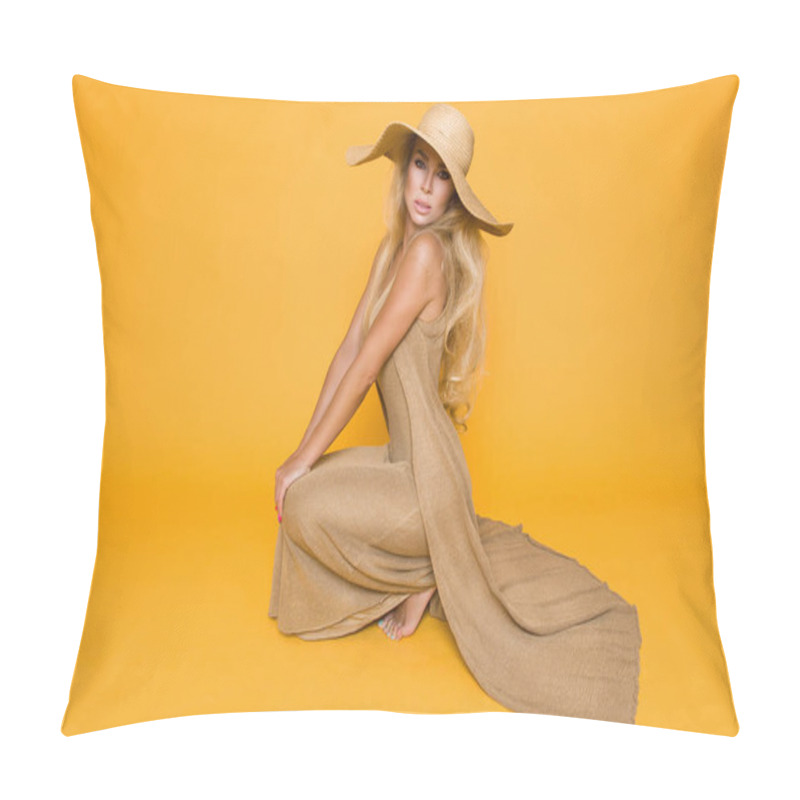 Personality  Beautiful, Sexy, Elegant Woman With Blond Hair Poses In Studio In Elegant Beach Clothing And Hat. Pillow Covers