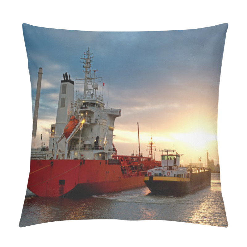 Personality  Ships In Harbor Pillow Covers