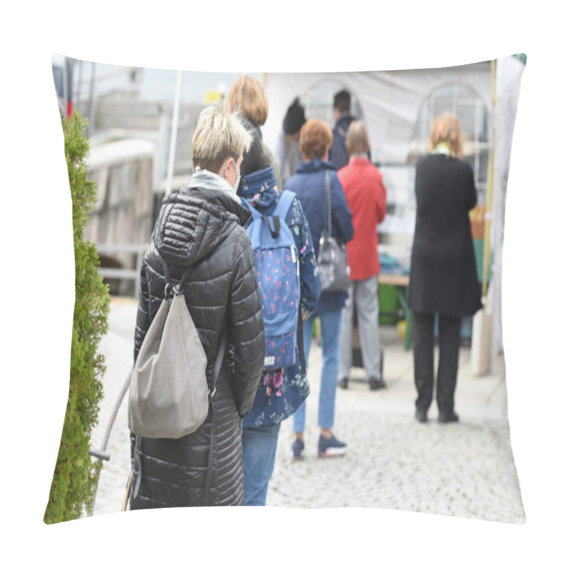 Personality  Corona Crisis - The Weekly Market In Gmunden (Upper Austria, Austria, Europe) Pays Close Attention To The Distance Of One Meter And The Mouth-nose Mask Pillow Covers