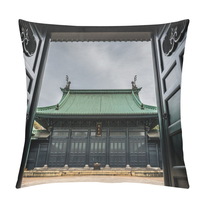 Personality  Yushima Seido Temple Pillow Covers