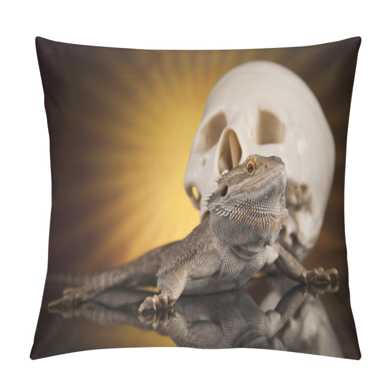 Personality  Lizard With Human Skull Pillow Covers