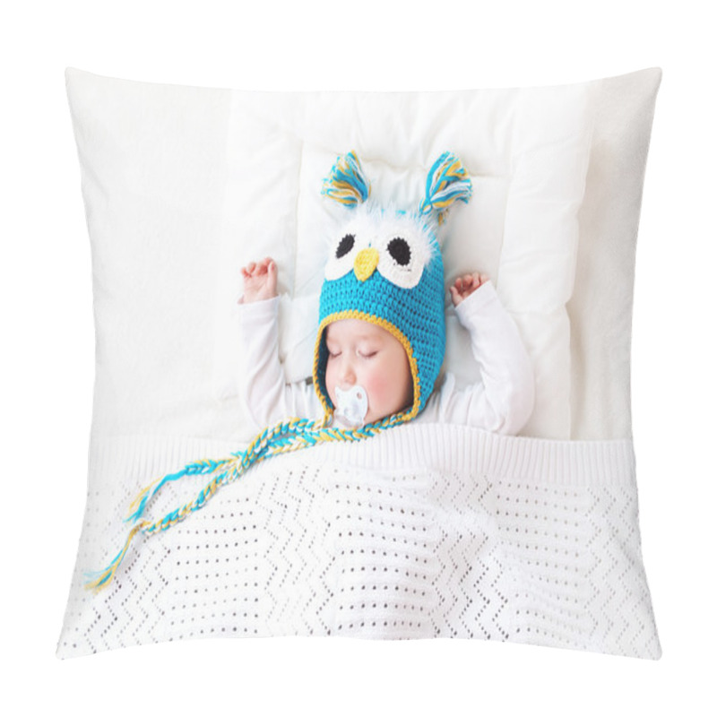 Personality  Seven Month Old Baby Sleeping In The Bed Pillow Covers