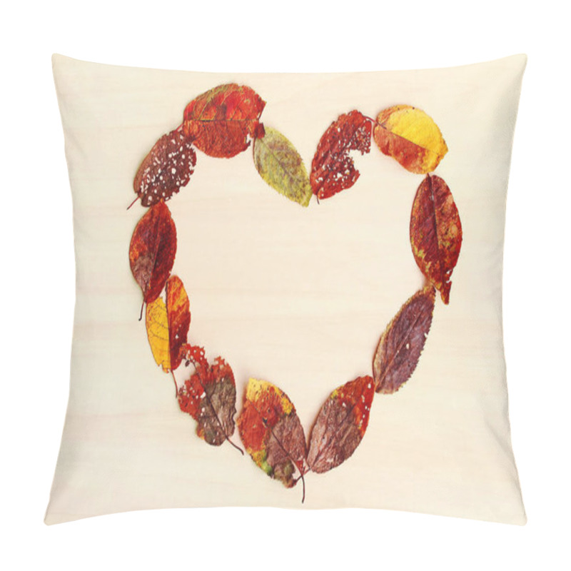 Personality  Leaves In The Shape Of A Heart On A Wooden Base Pillow Covers