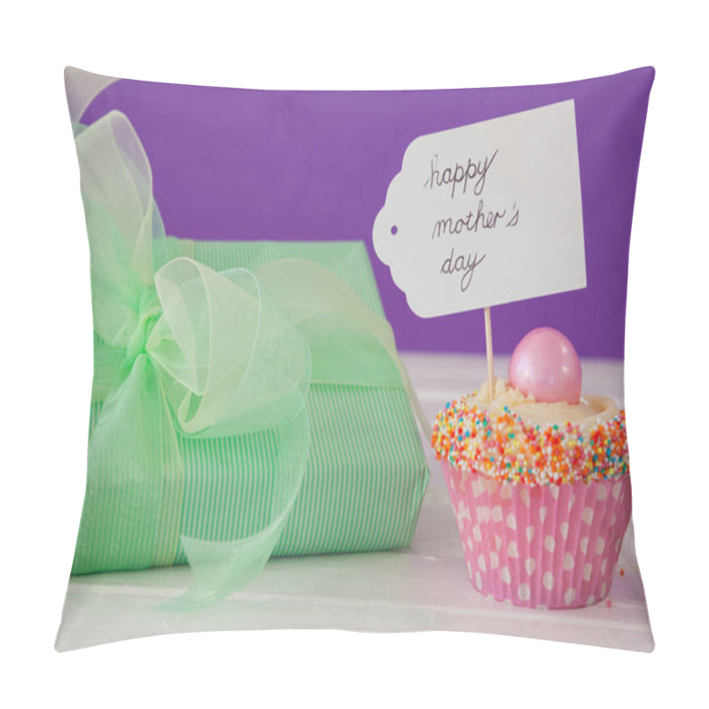 Personality  Happy Mothers Day Card With Cup Cake And Gift Box Pillow Covers