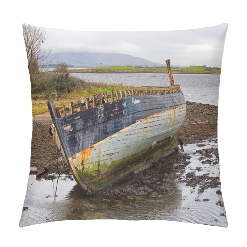 Personality  Abandoned Boat, Co. Sligo, Ireland Pillow Covers