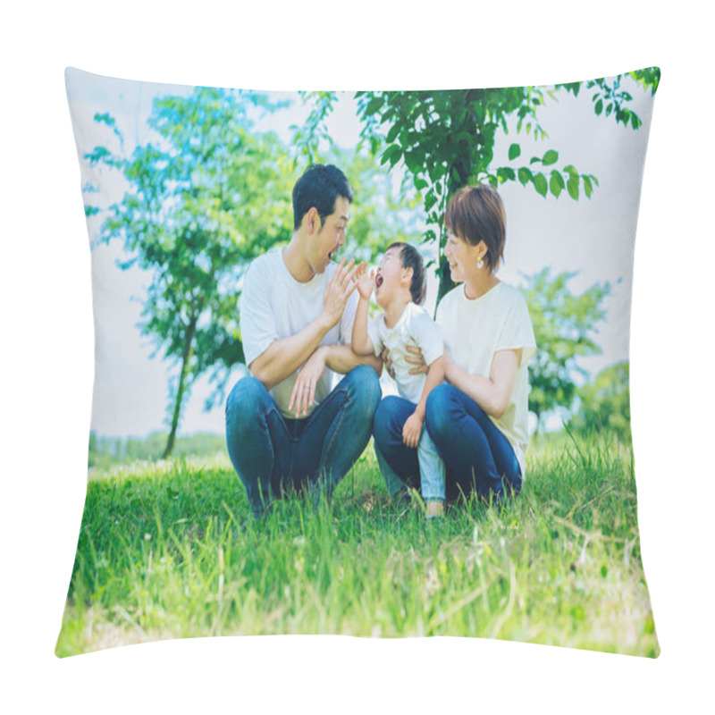 Personality  Parents And Their Child Sitting On A Sunny Green Space On Fine Day Pillow Covers