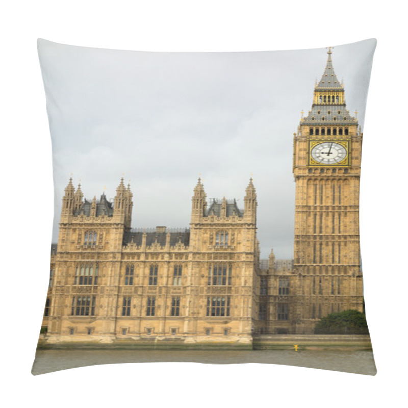 Personality  Big Ben Elizabeth Tower Houses Of Parliament London. Pillow Covers