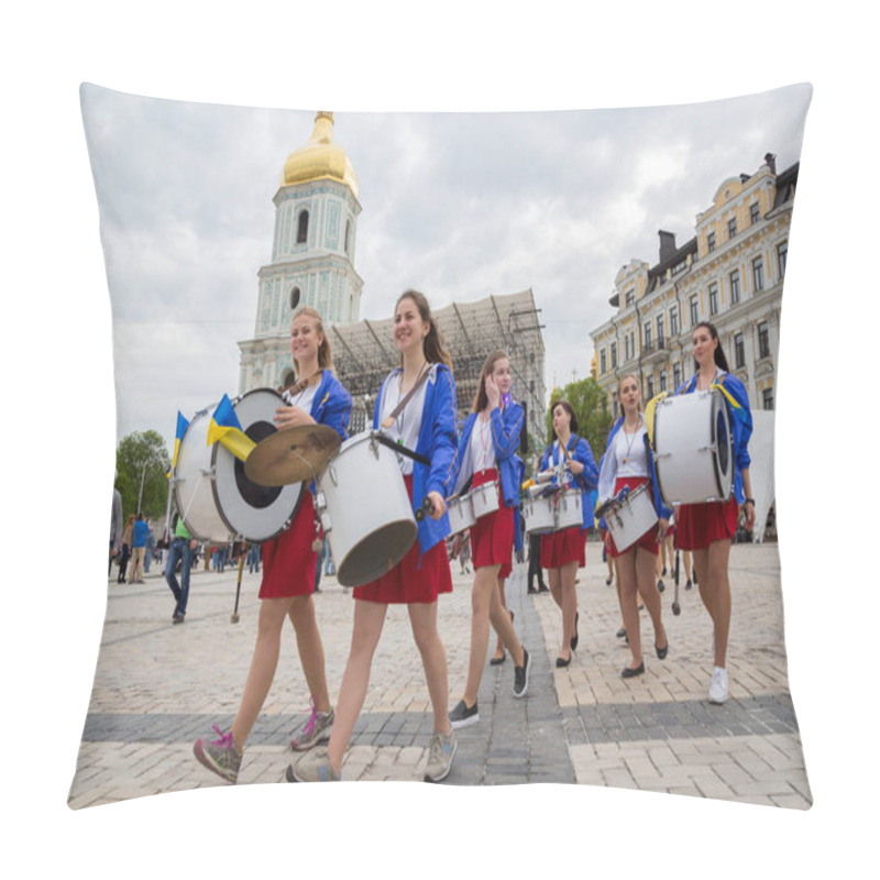 Personality  Young Girls With Drums  Pillow Covers