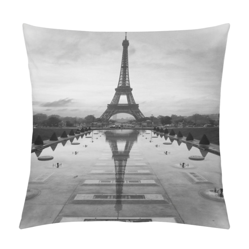 Personality  View Of The Eiffel Tower With The Trocadero In The Autumn Morning Pillow Covers