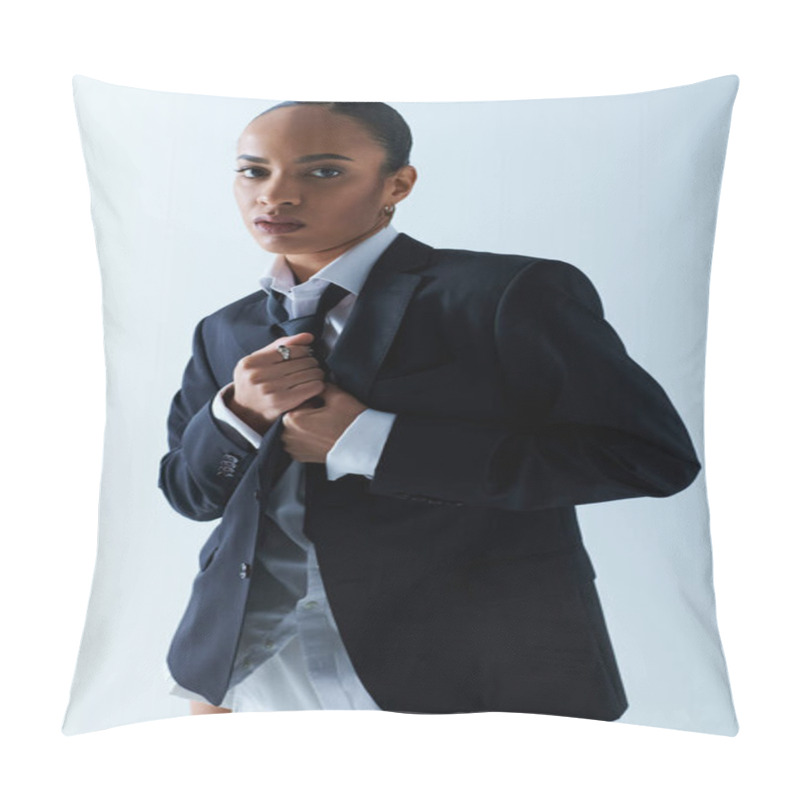 Personality  Young African American Woman In Her 20s Wearing A Suit And Tie, Striking A Confident Pose Pillow Covers