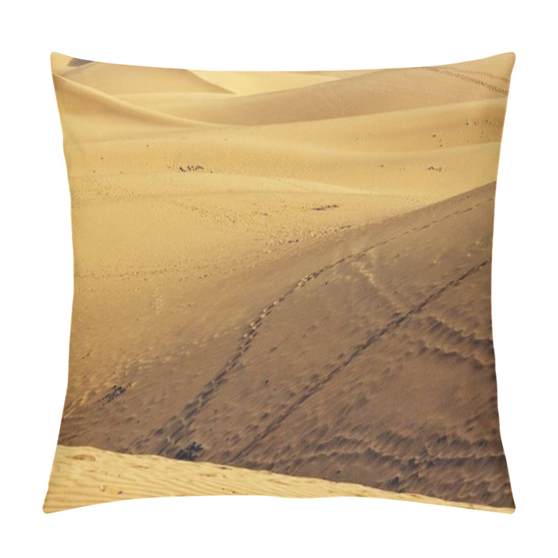 Personality  Golden Horizons A Deserts Eternal Glow Pillow Covers