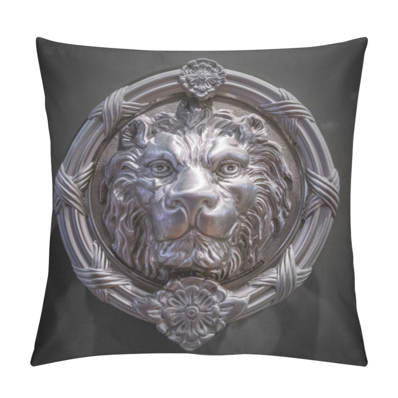 Personality  Metal Lion Head Pillow Covers