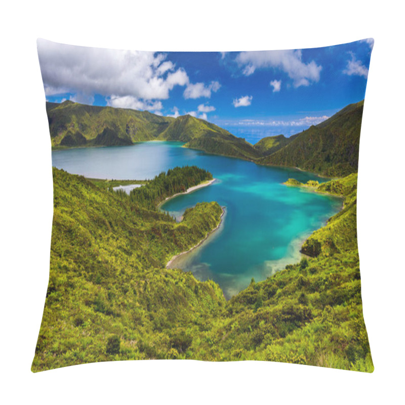 Personality  Beautiful Panoramic View Of Lagoa Do Fogo Lake In Sao Miguel Island, Azores, Portugal. 