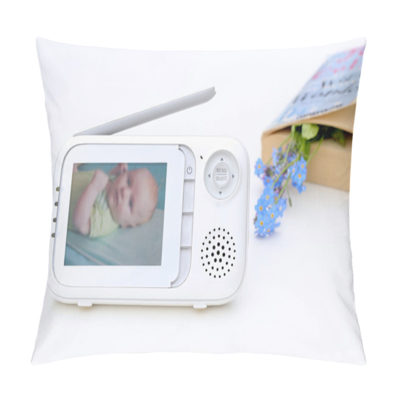 Personality  The Close Up Baby Monitor For Security Of The Baby Pillow Covers