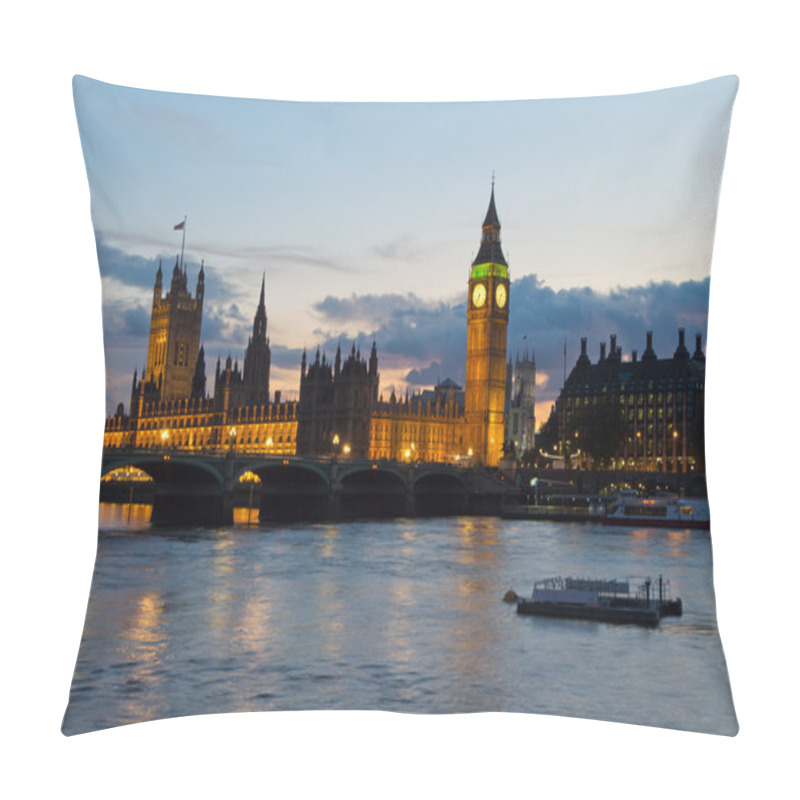 Personality  Cityscape Of Big Ben And Westminster Bridge With River Thames. L Pillow Covers