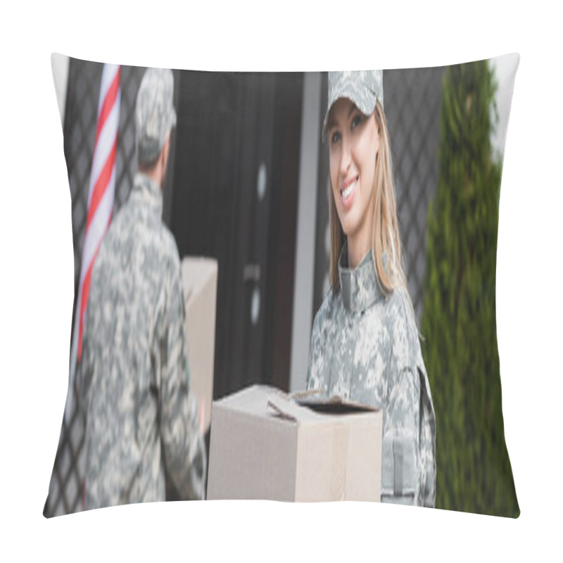 Personality  Happy Military Servicewoman Holding Cardboard Box And Looking At Camera With Blurred Man On Background, Banner Pillow Covers