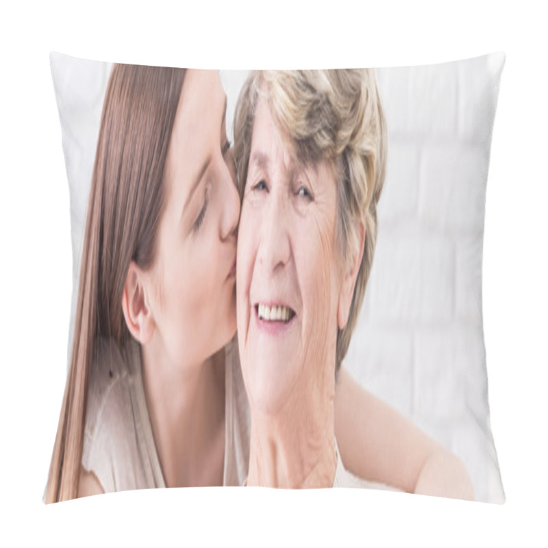 Personality  Kiss Foe The Best Grandmother Pillow Covers