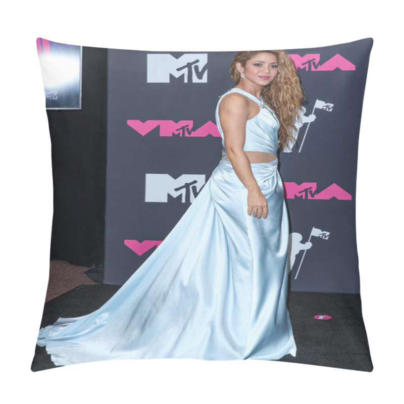 Personality  Colombian Singer And Songwriter Shakira Poses In The Press Room At The 2023 MTV Video Music Awards Held At The Prudential Center On September 12, 2023 In Newark, New Jersey, United States. Pillow Covers