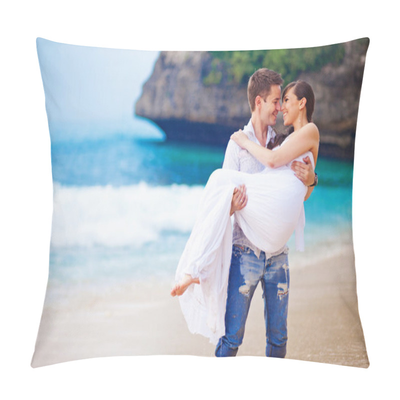 Personality  Kiss Near Indian Ocean Pillow Covers