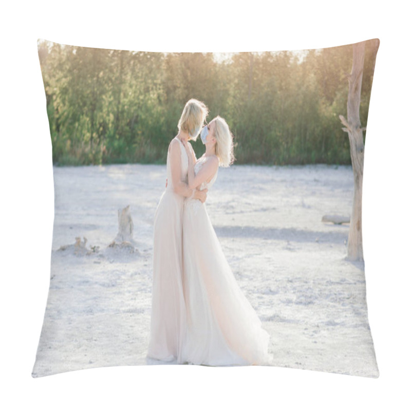 Personality  Lesbian Couple Wedding On White Sand, Wear Masks To Prevent Epidemic COVID-19 Pillow Covers