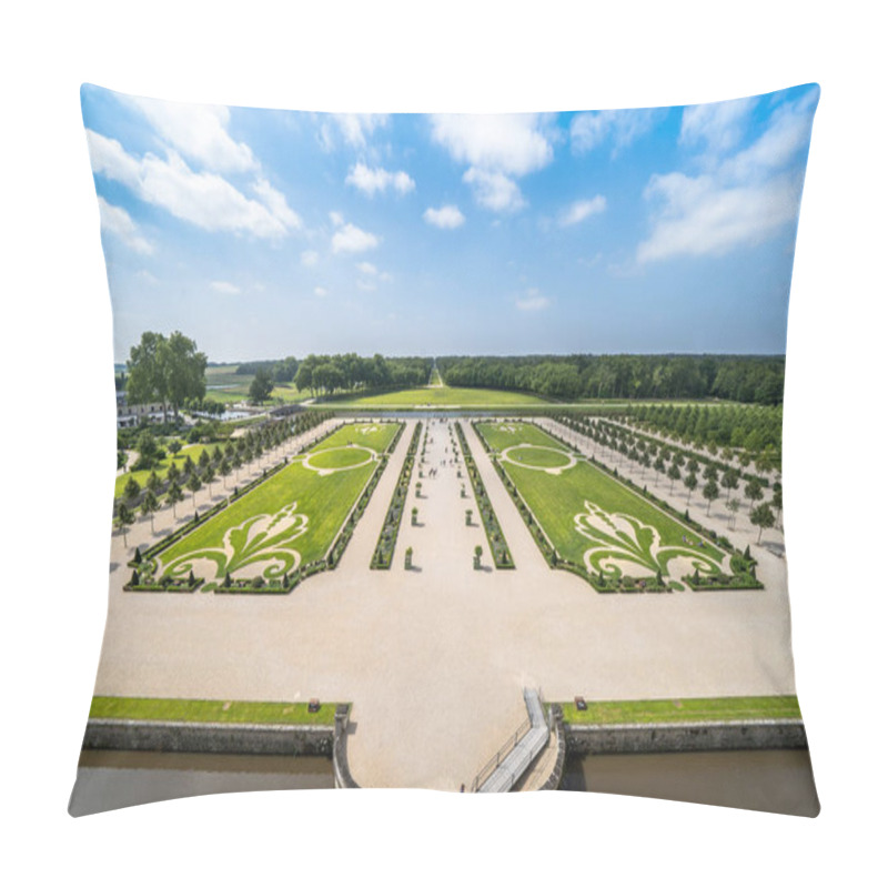 Personality  Famous Medieval Castle Chateau De Chambord, France Pillow Covers