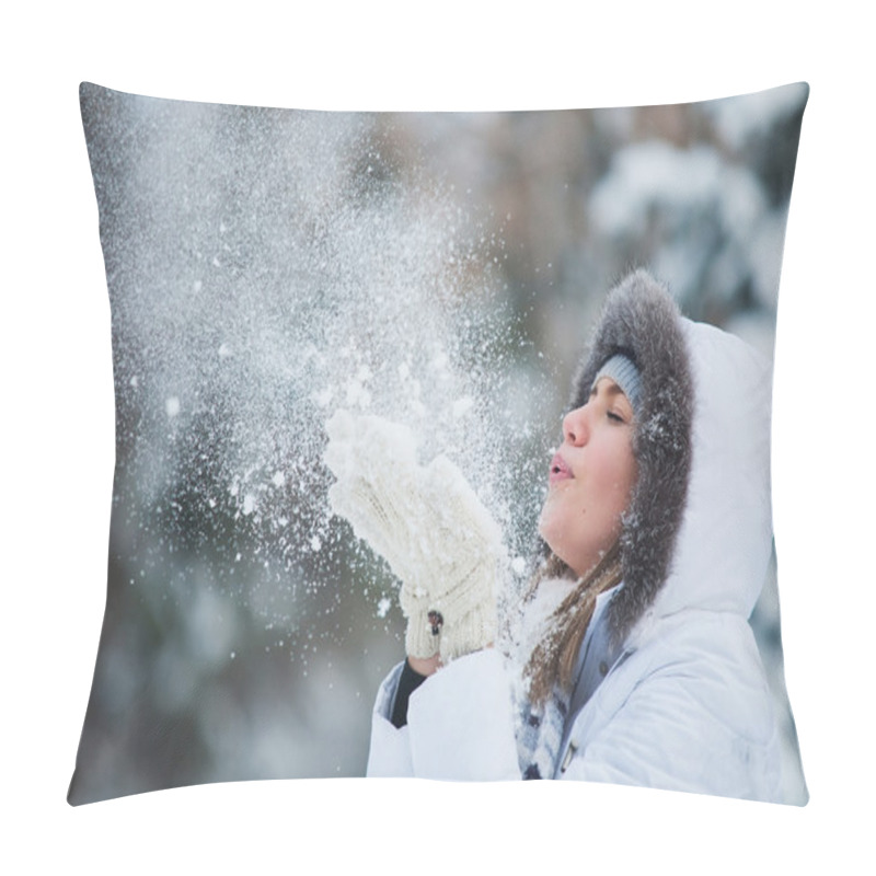 Personality  Beautiful Woman Blowing In The Snow Pillow Covers