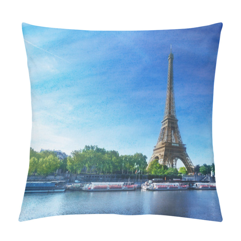 Personality  Grunge Image Of Eiffel Tower In Paris Pillow Covers